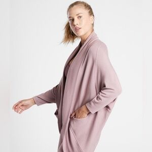 Athleta Ethereal Cocoon Wrap in Flora Mauve